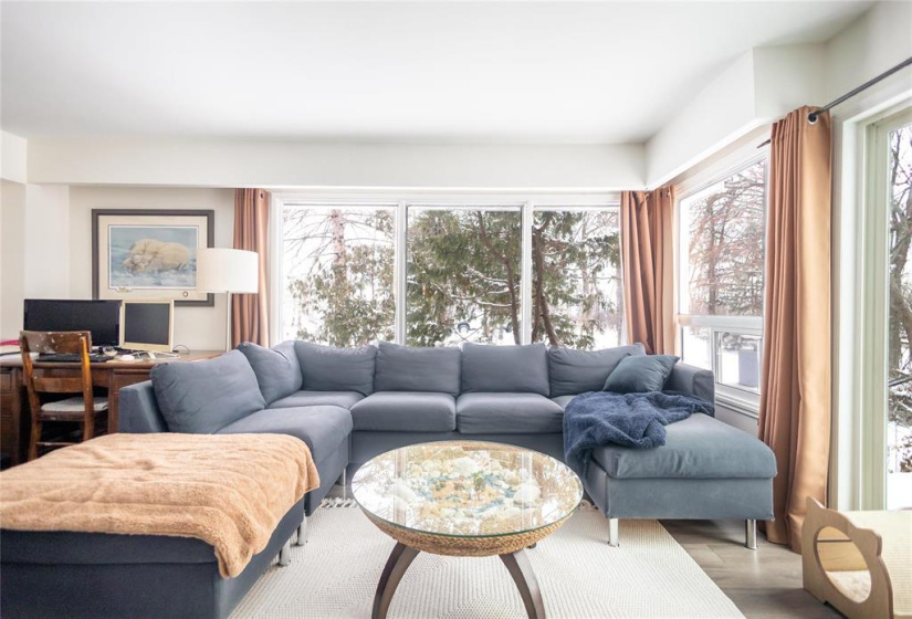 56070 SYMINGTON, 2 Bedrooms Bedrooms, 6 Rooms Rooms,1 BathroomBathrooms,Residential,For Sale,SYMINGTON