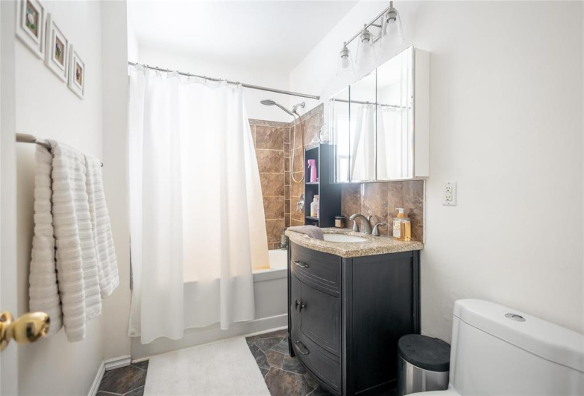 56070 SYMINGTON, 2 Bedrooms Bedrooms, 6 Rooms Rooms,1 BathroomBathrooms,Residential,For Sale,SYMINGTON