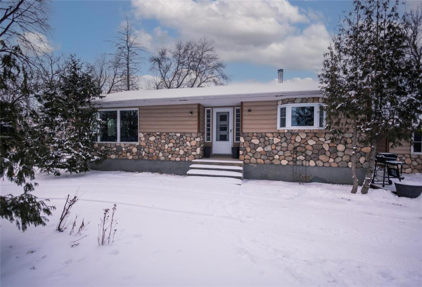 56070 SYMINGTON, 2 Bedrooms Bedrooms, 6 Rooms Rooms,1 BathroomBathrooms,Residential,For Sale,SYMINGTON