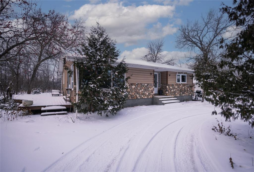 56070 SYMINGTON, 2 Bedrooms Bedrooms, 6 Rooms Rooms,1 BathroomBathrooms,Residential,For Sale,SYMINGTON