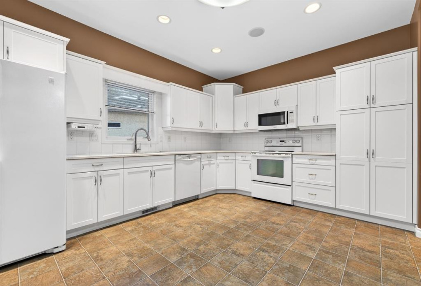 100 Royal Mint, 2 Bedrooms Bedrooms, 11 Rooms Rooms,3 BathroomsBathrooms,Condominium,For Sale,Royal Mint