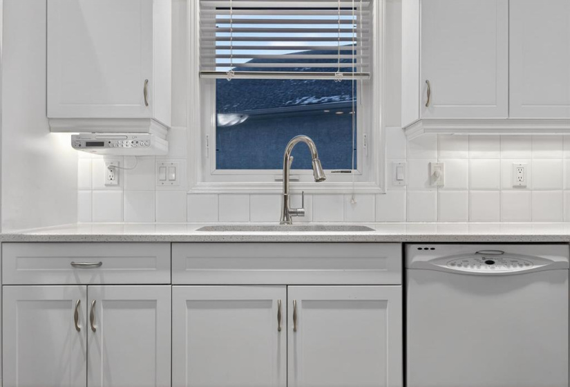 100 Royal Mint, 2 Bedrooms Bedrooms, 11 Rooms Rooms,3 BathroomsBathrooms,Condominium,For Sale,Royal Mint