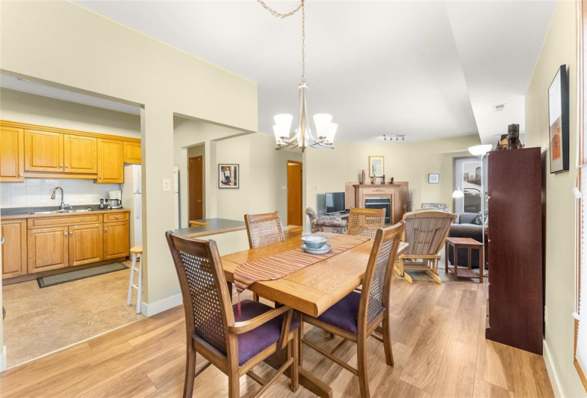 223 Masson, 2 Bedrooms Bedrooms, 7 Rooms Rooms,2 BathroomsBathrooms,Condominium,For Sale,Masson