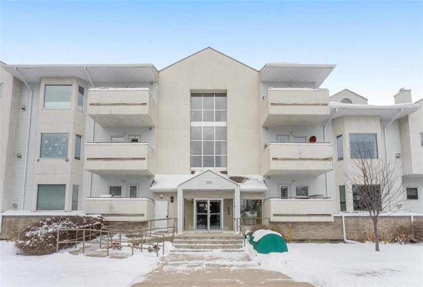 Welcome to Aulneau Manor