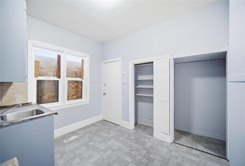 Main Floor Suite Kitchen