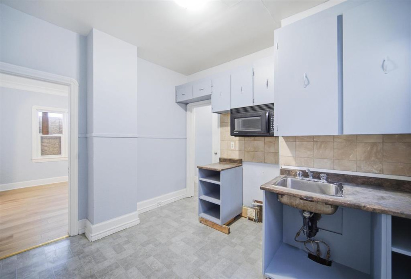 Main Floor Suite Kitchen