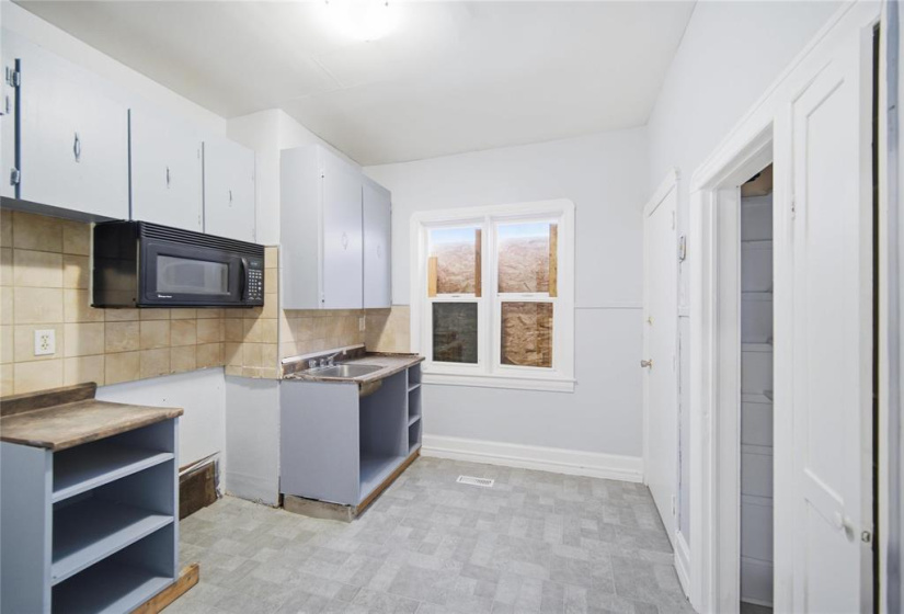 Main Floor Suite Kitchen