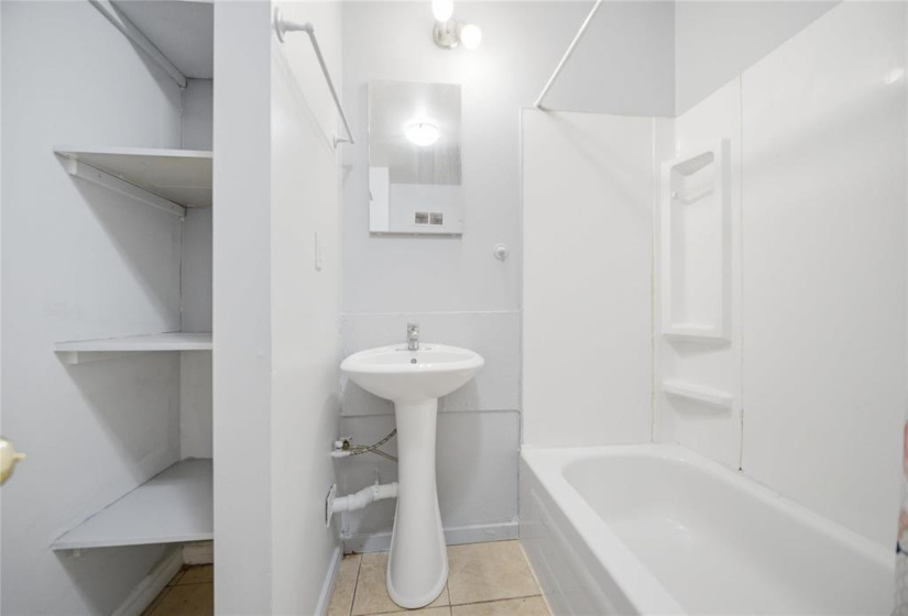 Separate Bungalow Bachelor Unit Bathroom