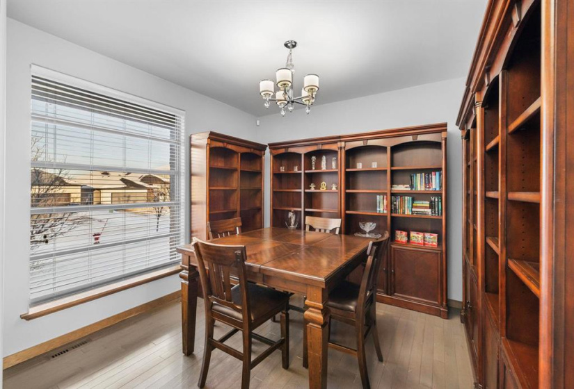Fantastic dining room with plenty of space to gather