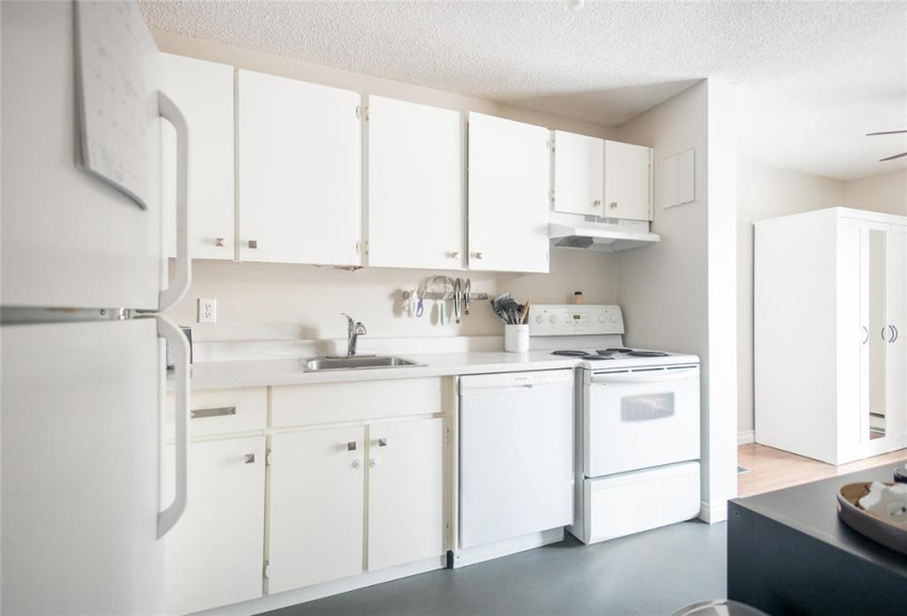 456 Kenaston, 1 Bedroom Bedrooms, 6 Rooms Rooms,1 BathroomBathrooms,Condominium,For Sale,Kenaston