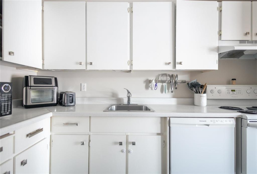 456 Kenaston, 1 Bedroom Bedrooms, 6 Rooms Rooms,1 BathroomBathrooms,Condominium,For Sale,Kenaston