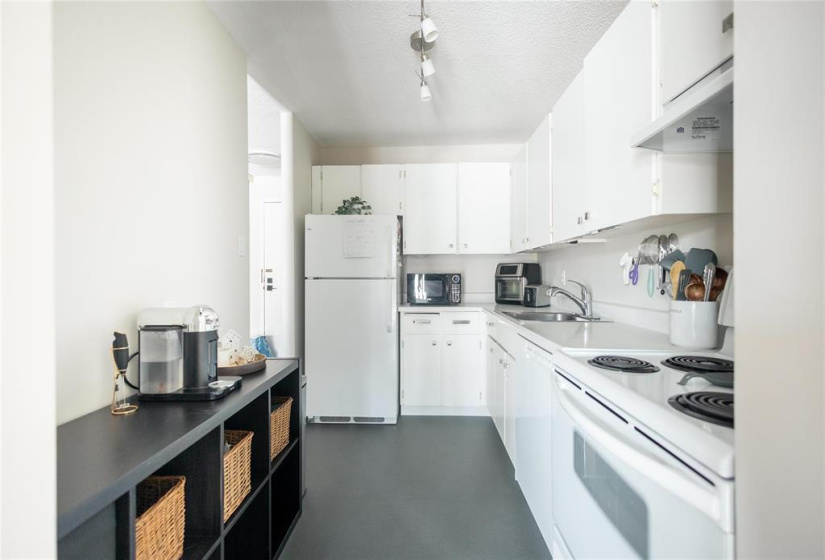 456 Kenaston, 1 Bedroom Bedrooms, 6 Rooms Rooms,1 BathroomBathrooms,Condominium,For Sale,Kenaston