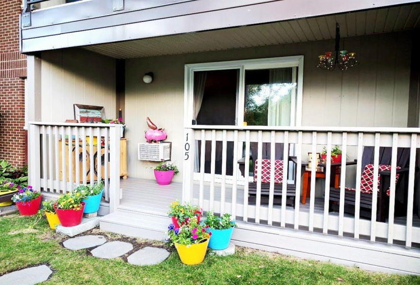 Cheery summer balcony overlooks the greenspace!