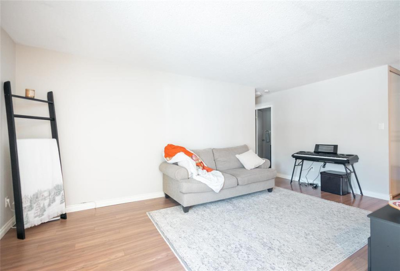 456 Kenaston, 1 Bedroom Bedrooms, 6 Rooms Rooms,1 BathroomBathrooms,Condominium,For Sale,Kenaston