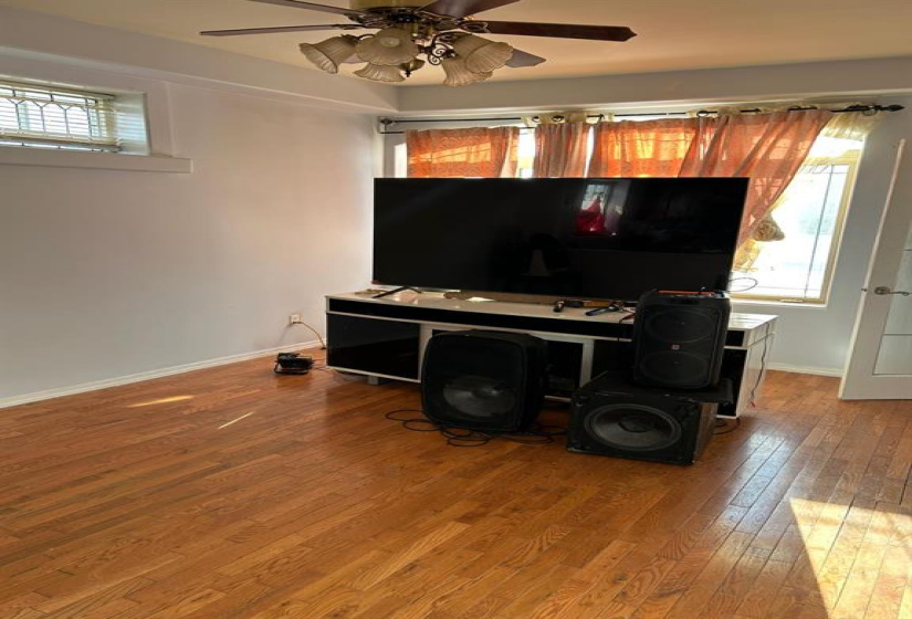 221 Perth, 1 Bedroom Bedrooms, 7 Rooms Rooms,1 BathroomBathrooms,Residential,For Sale,Perth