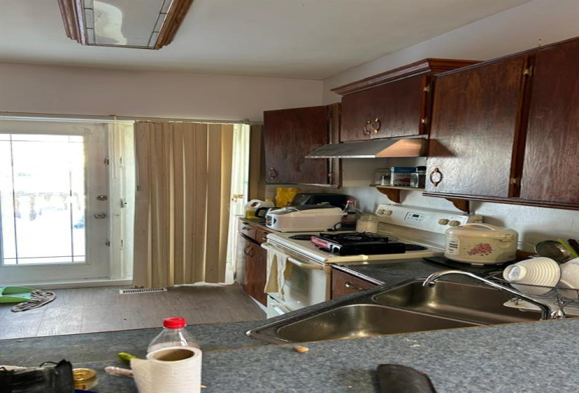 221 Perth, 1 Bedroom Bedrooms, 7 Rooms Rooms,1 BathroomBathrooms,Residential,For Sale,Perth