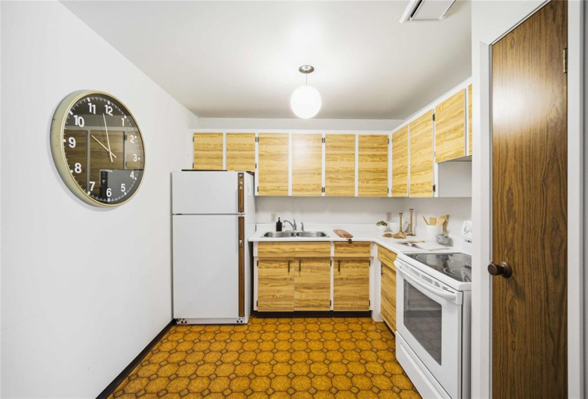 595 Adsum, 2 Bedrooms Bedrooms, 7 Rooms Rooms,1 BathroomBathrooms,Condominium,For Sale,Adsum