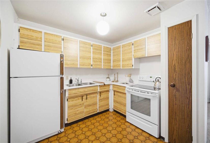 595 Adsum, 2 Bedrooms Bedrooms, 7 Rooms Rooms,1 BathroomBathrooms,Condominium,For Sale,Adsum