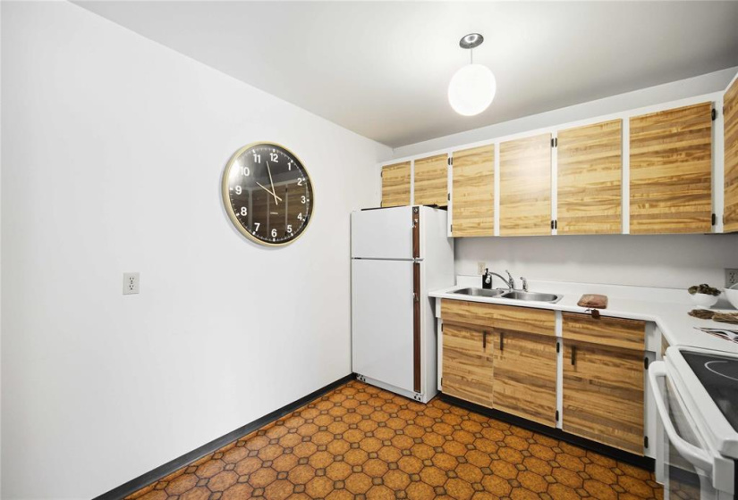 595 Adsum, 2 Bedrooms Bedrooms, 7 Rooms Rooms,1 BathroomBathrooms,Condominium,For Sale,Adsum