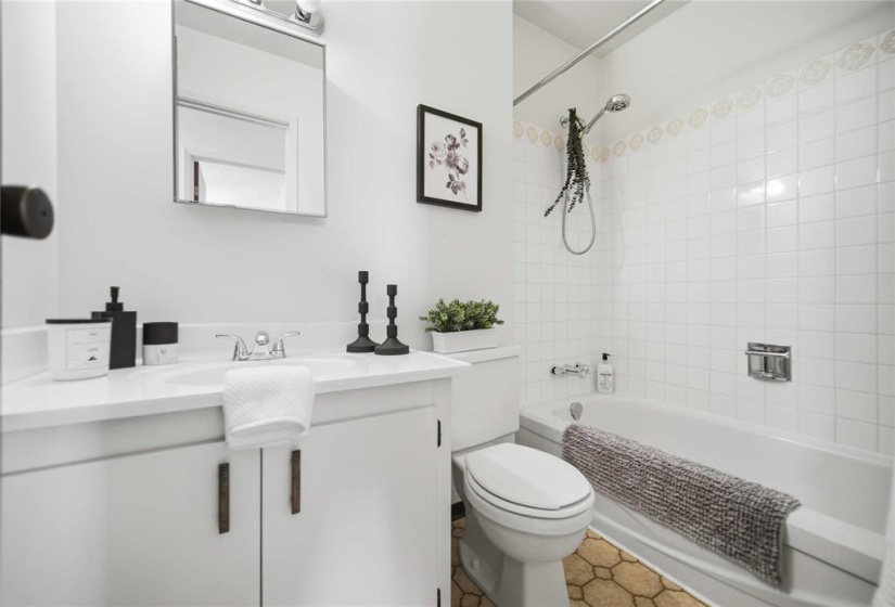 595 Adsum, 2 Bedrooms Bedrooms, 7 Rooms Rooms,1 BathroomBathrooms,Condominium,For Sale,Adsum