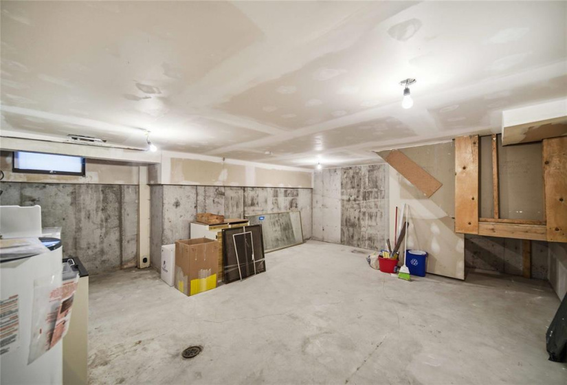 595 Adsum, 2 Bedrooms Bedrooms, 7 Rooms Rooms,1 BathroomBathrooms,Condominium,For Sale,Adsum