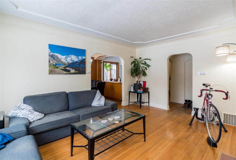 338 Kingston, 3 Bedrooms Bedrooms, 7 Rooms Rooms,1 BathroomBathrooms,Residential,For Sale,Kingston