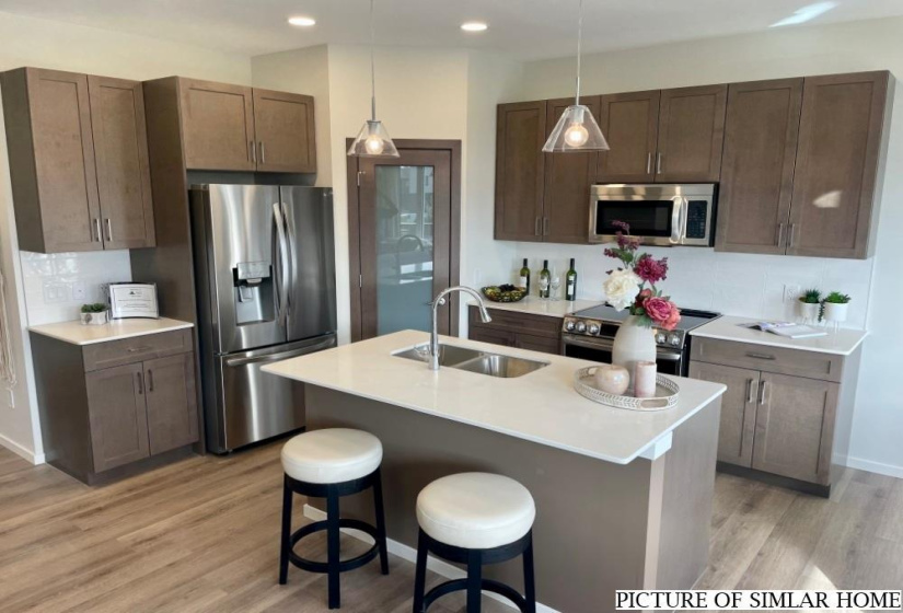 748 Ken Oblik, 4 Bedrooms Bedrooms, 12 Rooms Rooms,3 BathroomsBathrooms,Residential,For Sale,Ken Oblik