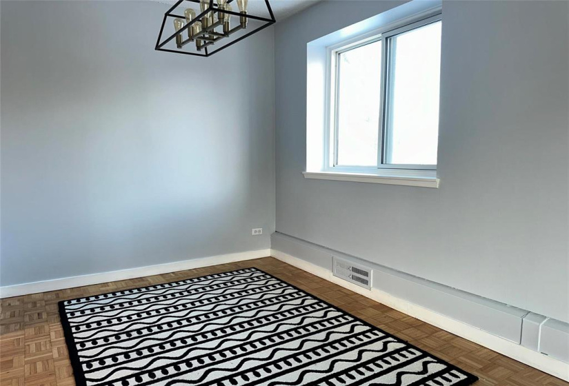 300 Roslyn, 2 Bedrooms Bedrooms, 6 Rooms Rooms,1 BathroomBathrooms,Condominium,For Sale,Roslyn