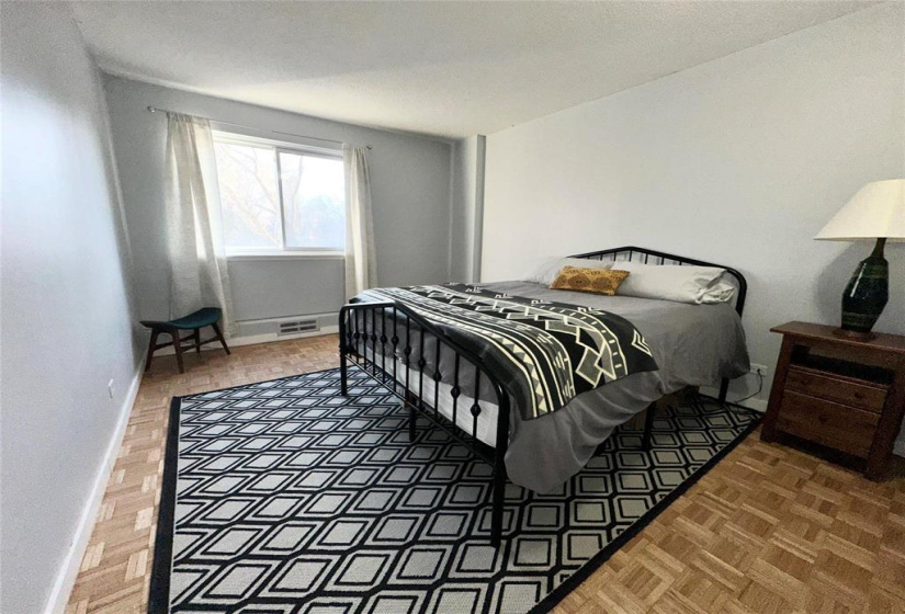 300 Roslyn, 2 Bedrooms Bedrooms, 6 Rooms Rooms,1 BathroomBathrooms,Condominium,For Sale,Roslyn