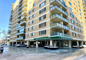 300 Roslyn, 2 Bedrooms Bedrooms, 6 Rooms Rooms,1 BathroomBathrooms,Condominium,For Sale,Roslyn