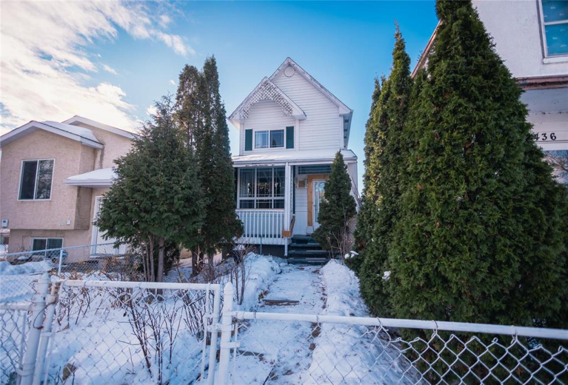 432 Stella, 2 Bedrooms Bedrooms, 10 Rooms Rooms,2 BathroomsBathrooms,Residential,For Sale,Stella