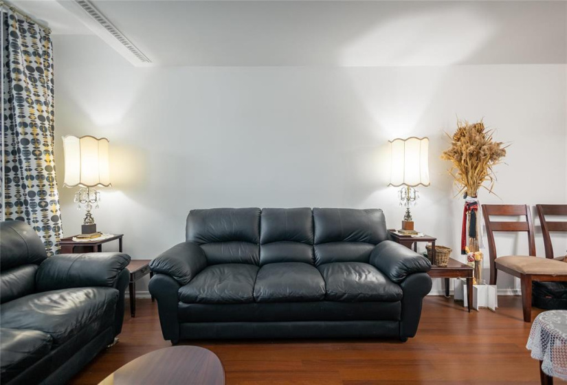 432 Stella, 2 Bedrooms Bedrooms, 10 Rooms Rooms,2 BathroomsBathrooms,Residential,For Sale,Stella