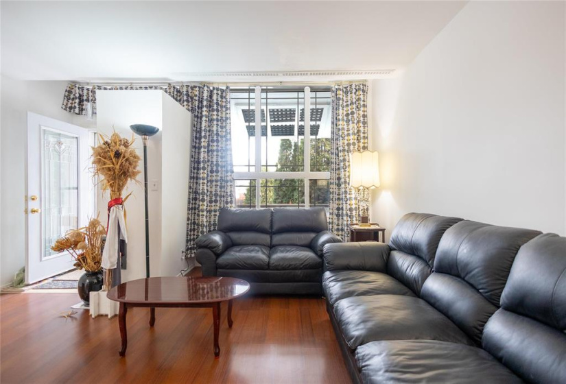 432 Stella, 2 Bedrooms Bedrooms, 10 Rooms Rooms,2 BathroomsBathrooms,Residential,For Sale,Stella