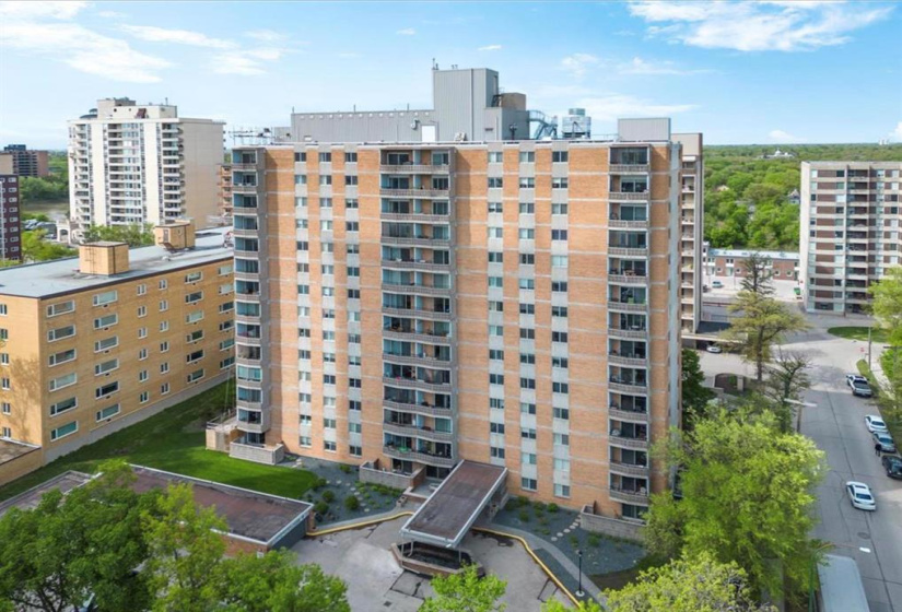 230 Roslyn, 3 Rooms Rooms,1 BathroomBathrooms,Condominium,For Sale,Roslyn