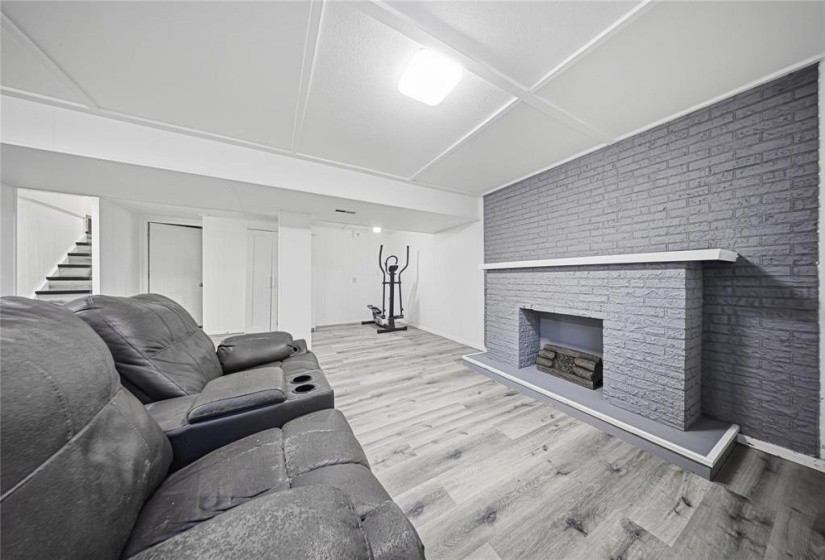 899 Consol, 4 Bedrooms Bedrooms, 9 Rooms Rooms,2 BathroomsBathrooms,Residential,For Sale,Consol