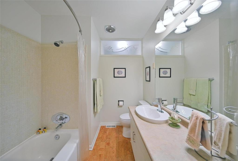 168 Linacre, 4 Bedrooms Bedrooms, 12 Rooms Rooms,3 BathroomsBathrooms,Residential,For Sale,Linacre