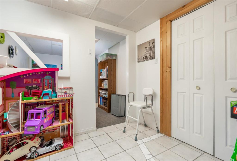 26 Dubuc, 3 Bedrooms Bedrooms, 18 Rooms Rooms,3 BathroomsBathrooms,Residential,For Sale,Dubuc