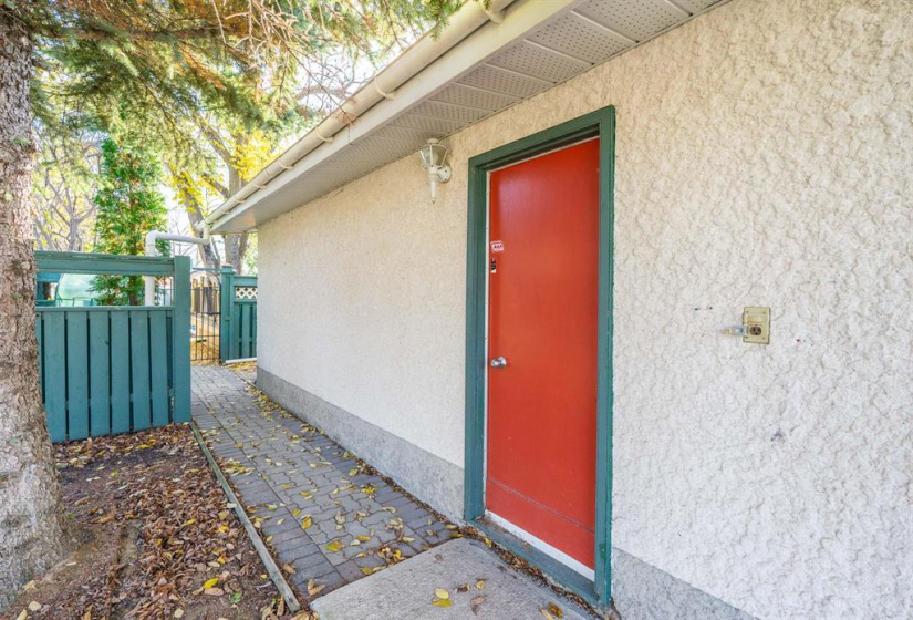 26 Dubuc, 3 Bedrooms Bedrooms, 18 Rooms Rooms,3 BathroomsBathrooms,Residential,For Sale,Dubuc