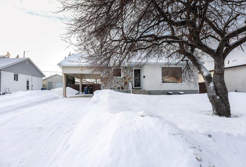 Welcome to 61 Conifer Cr.