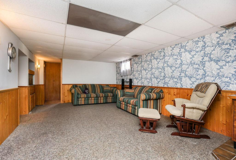 61 Conifer, 3 Bedrooms Bedrooms, 10 Rooms Rooms,2 BathroomsBathrooms,Residential,For Sale,Conifer