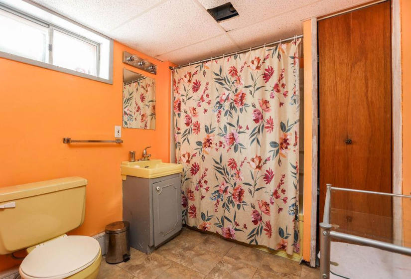 4 piece basement bathroom
