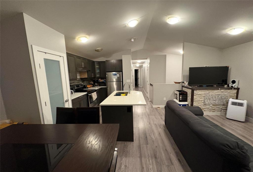 32 Vivian, 5 Bedrooms Bedrooms, 14 Rooms Rooms,3 BathroomsBathrooms,Residential,For Sale,Vivian