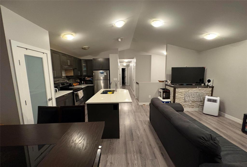 32 Vivian, 5 Bedrooms Bedrooms, 14 Rooms Rooms,3 BathroomsBathrooms,Residential,For Sale,Vivian