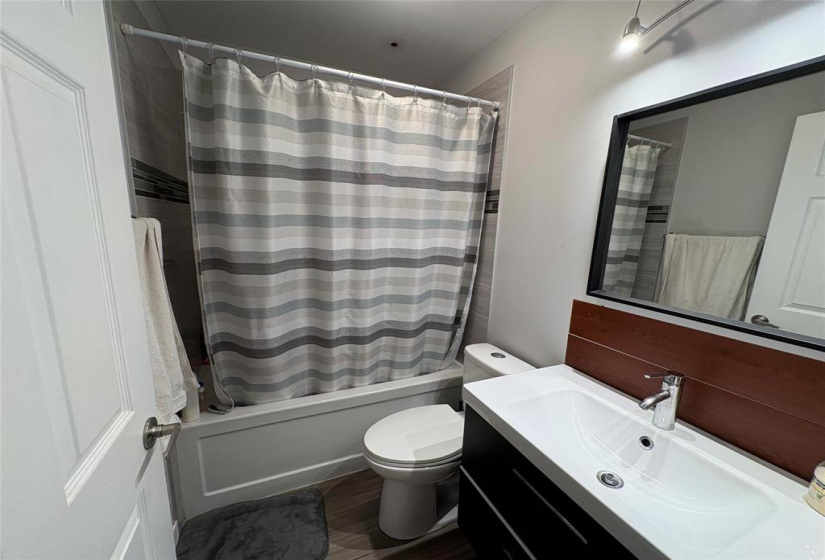 32 Vivian, 5 Bedrooms Bedrooms, 14 Rooms Rooms,3 BathroomsBathrooms,Residential,For Sale,Vivian