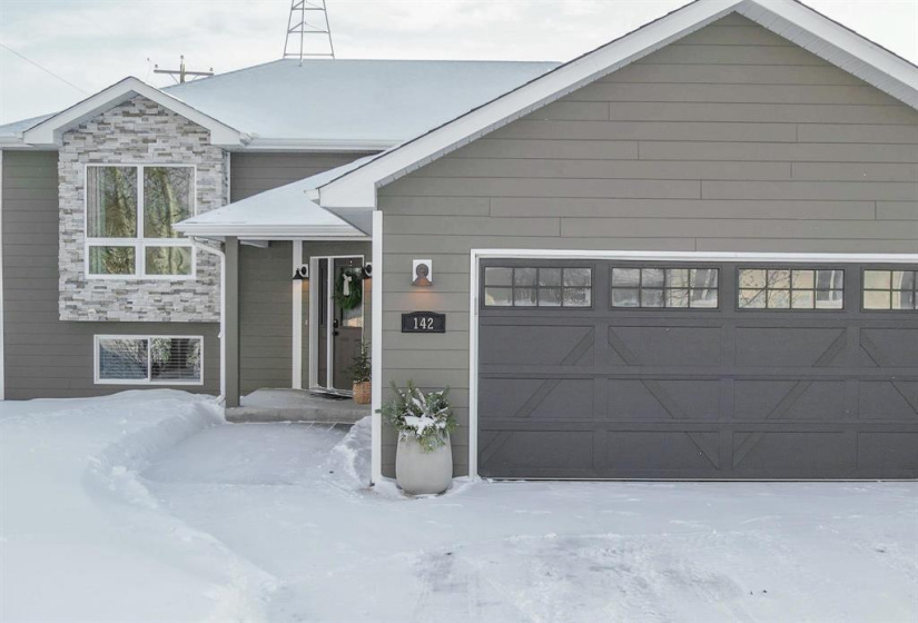 142 Fourth, 4 Bedrooms Bedrooms, 10 Rooms Rooms,2 BathroomsBathrooms,Residential,For Sale,Fourth