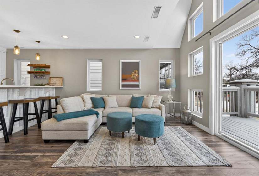 902 Dorchester, 2 Bedrooms Bedrooms, 8 Rooms Rooms,2 BathroomsBathrooms,Condominium,For Sale,Dorchester