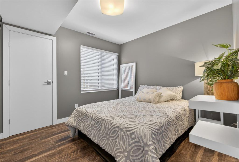 902 Dorchester, 2 Bedrooms Bedrooms, 8 Rooms Rooms,2 BathroomsBathrooms,Condominium,For Sale,Dorchester