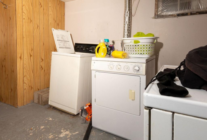 526 Simcoe, 7 Bedrooms Bedrooms, 18 Rooms Rooms,2 BathroomsBathrooms,Residential,For Sale,Simcoe