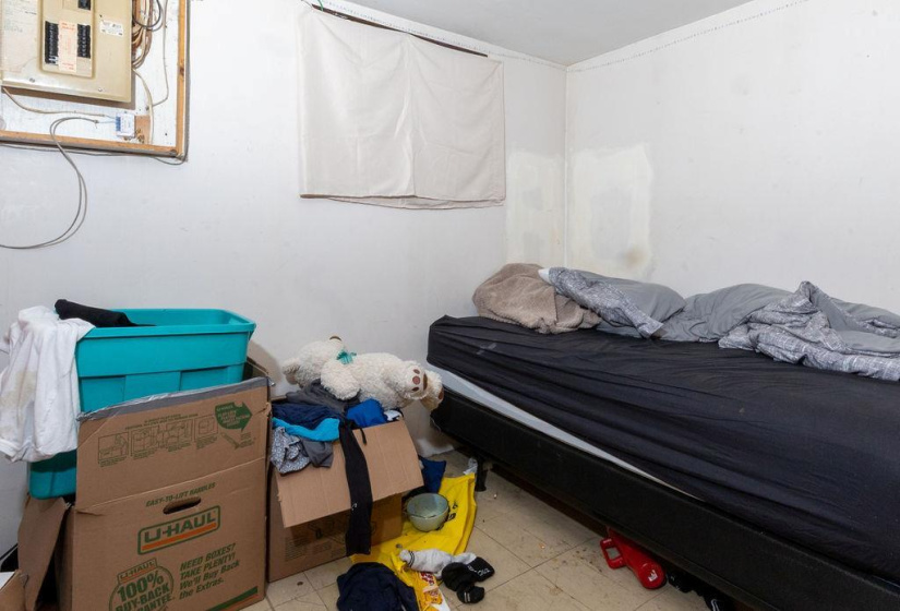 526 Simcoe, 7 Bedrooms Bedrooms, 18 Rooms Rooms,2 BathroomsBathrooms,Residential,For Sale,Simcoe