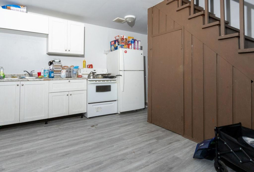 526 Simcoe, 7 Bedrooms Bedrooms, 18 Rooms Rooms,2 BathroomsBathrooms,Residential,For Sale,Simcoe